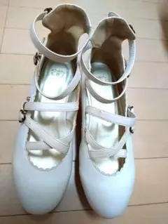BABYヴィクトワールシューズ M 白ホワイト ストラップ付きパンプスです♡