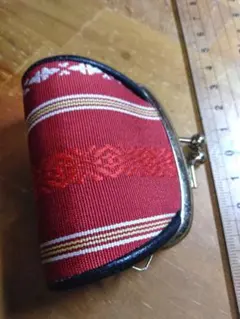 赤いストライプのがま口コインケース