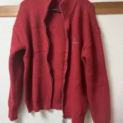赤いリブ編みジップアップジャケット