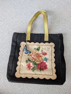 ANNA SUI　アナスイ　バッグ　ブラック　花柄 　蝶々刺繍のサムネイル