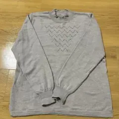 グレー 長袖ニットセーター 波形刺繍
