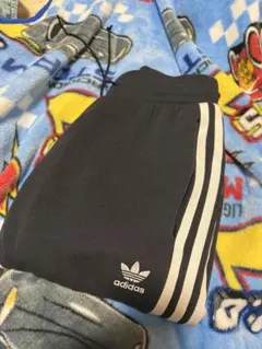 adidas 3本ライン 黒パンツ