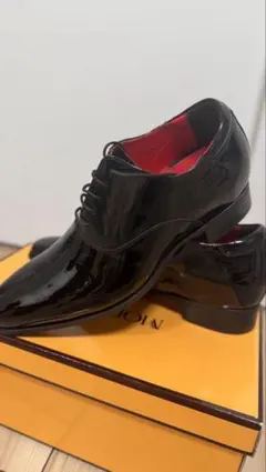 黒い光沢レザー ドレスシューズ