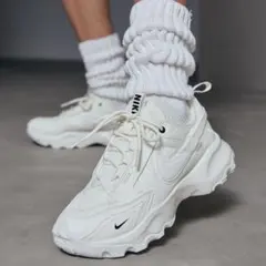 NIKE スニーカー TC7900のサムネイル