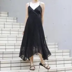 UNIQLOC ユニクロシー　プリーツキャミソールワンピース　ドット