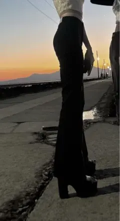 Bershka ベルシュカ　ブラック　フレア デニム パンツ