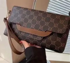 期間限定セール‼️ブラウン ロゴパターン クラッチバッグ