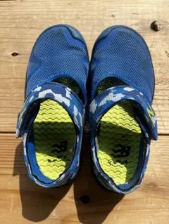 18cm New Balance キッズサンダル 青