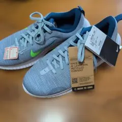 新品タグ付きNIKE ランニングスニーカー２６センチお買い得のサムネイル