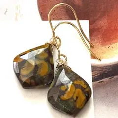 1点作品☆ 変形アンモライトクォーツピアス イヤリングに変更可能