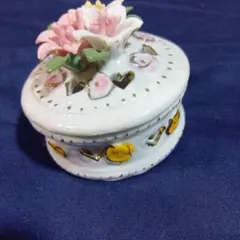 陶器製 小物入れ 花飾り付き