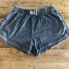 Nike ダークグレー ショートパンツ
