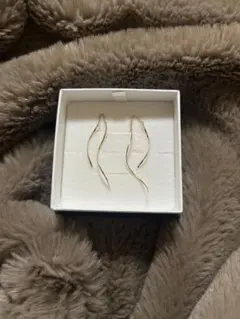 K18YG ウェーブピアス