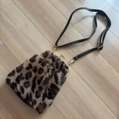 ヒョウ柄ファーショルダーバッグ