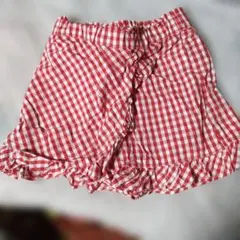 赤と白のチェック柄フリルショートパンツ