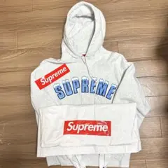 2026年最新】supreme アーチロゴ パーカーの人気アイテム - メルカリ