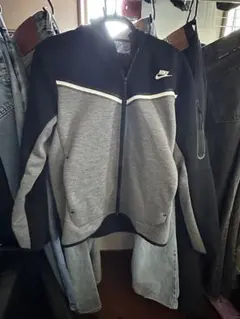 NIKE テックフリース 海外 ブラックグレーMサイズ