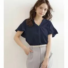 袖フリルVネックブラウス PROPORTION BODY DRESSING