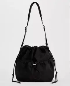 完売品　ZARA ナイロン ショルダーバッグ 巾着 ブラック 大容量