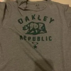 OAKLEY Tシャツ グレー