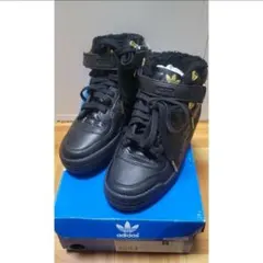 アディダスコラボ　スニーカー