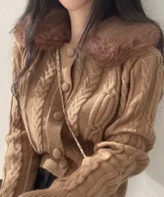 DHOLIC エコファーカラー付ケーブルカーディガン