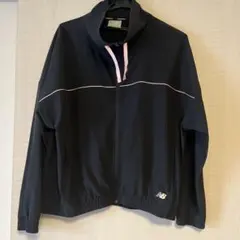 New Balance ブラックウィンドブレーカー
