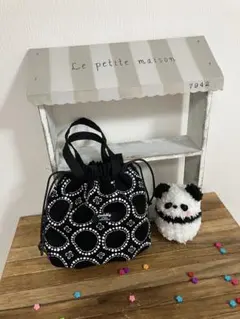 持ち手付き　巾着ポーチ　ハンドメイド　黒系　サークル柄