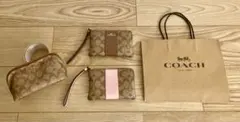 COACHのポーチ3点と紙袋の4点セット✨️