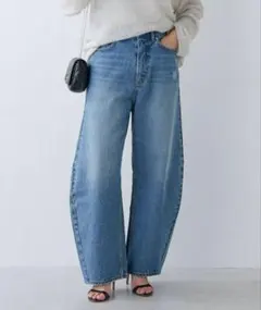 カーブシルエット デニムパンツ ブルーのサムネイル