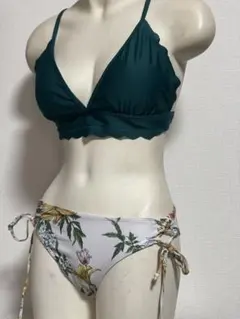 新品・未使用✨ ボタニカル柄 ビキニ Lサイズ パッド付きのサムネイル