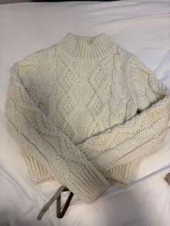 【ZARA/2500円】アイボリー ケーブルニットセーター M