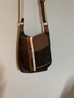 ブラウンとブラックのショルダーバッグ(D.KELLY)