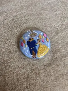 ビーストとベルの刺繍ピンバッジ　美女と野獣　刺繍缶バッジ