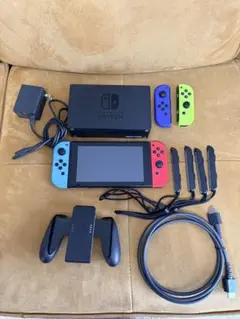 S*a様 NINTENDO switch 本体一式・ジョイコン2個付属【極美品】