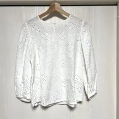 GU 刺繍入りホワイト長袖ブラウス