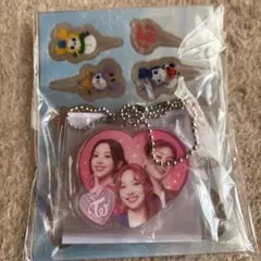 TWICE ファミマ 2025 ケーキ　アクリルキーホルダー　オーナメント未開封