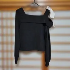 アンバランス オフショルダー リボン付き黒ニット