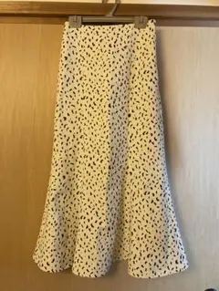 【AZUL】マーメイドロングスカート 白地に黒模様