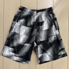 サッカー　ハーフパンツNike ストライプデザイン Sサイズ