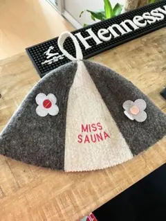 ♡MISS SAUNA ♡サウナハット♡グレー×ホワイト♡花柄♡整う系★彡のサムネイル