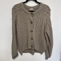 GU ベージュ ケーブルニット カーディガン L