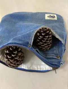 デニムのリメイクポーチ　外ポケット付き