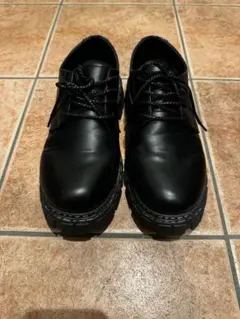 ブラックレザー厚底レースアップシューズ
