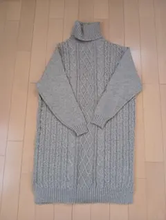 グレー ケーブルニット タートルネック ワンピース