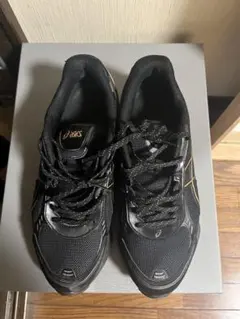 ASICS GEL-KINETIC fluentブラック/ゴールド スニーカー