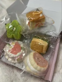 新品momoのほっこりスクイーズセット ミニロールケーキ4種 ギフトBox