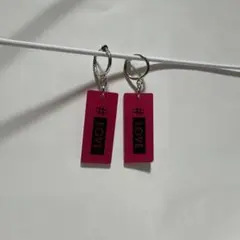 #LOVE ピンク アクリル イヤリングのサムネイル