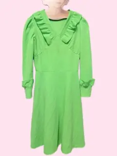 古着屋　70s レトロ　ヴィンテージ　グリーン フリル付き Vネック ワンピース