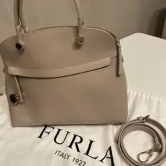 美品　FURLA パイパーショルダーバック　ハンドバック
